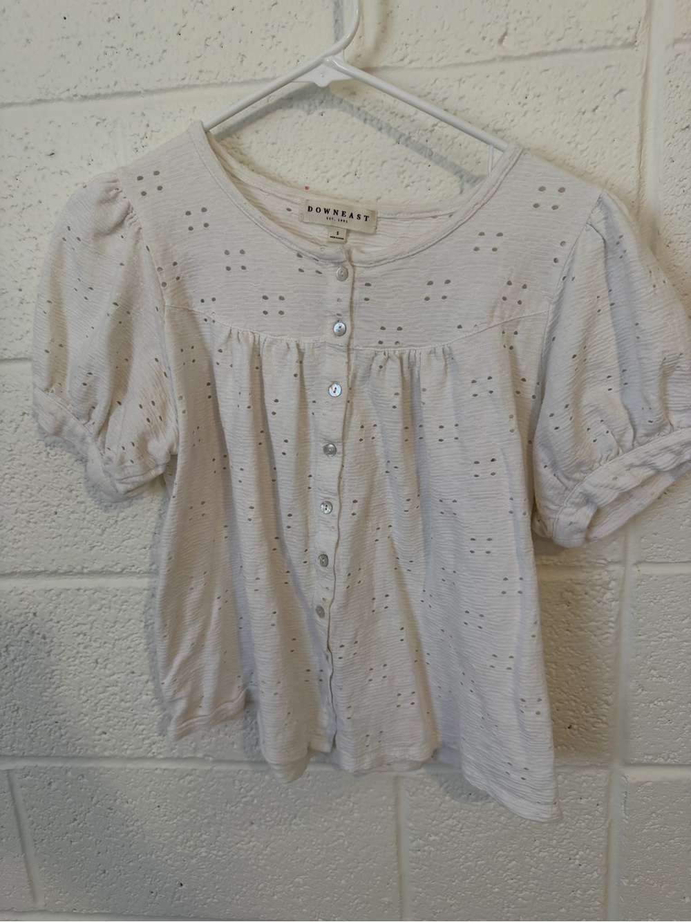 DownEast Cream Eyelet Button-Front Puff Sleeve Blouse